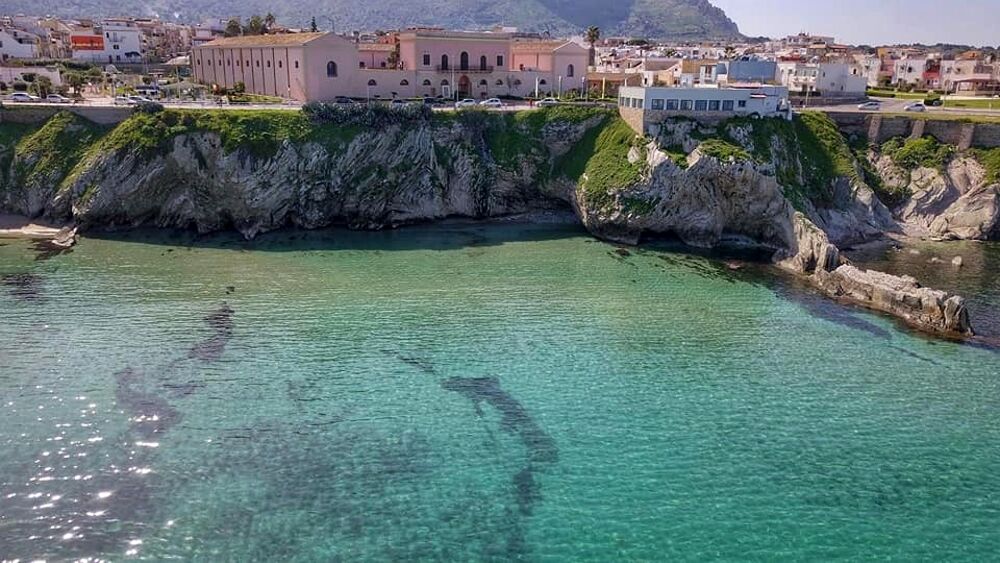 https://www.driverinsicily.com/public/img/fotoalbum/lungomare Terrasini.jpg